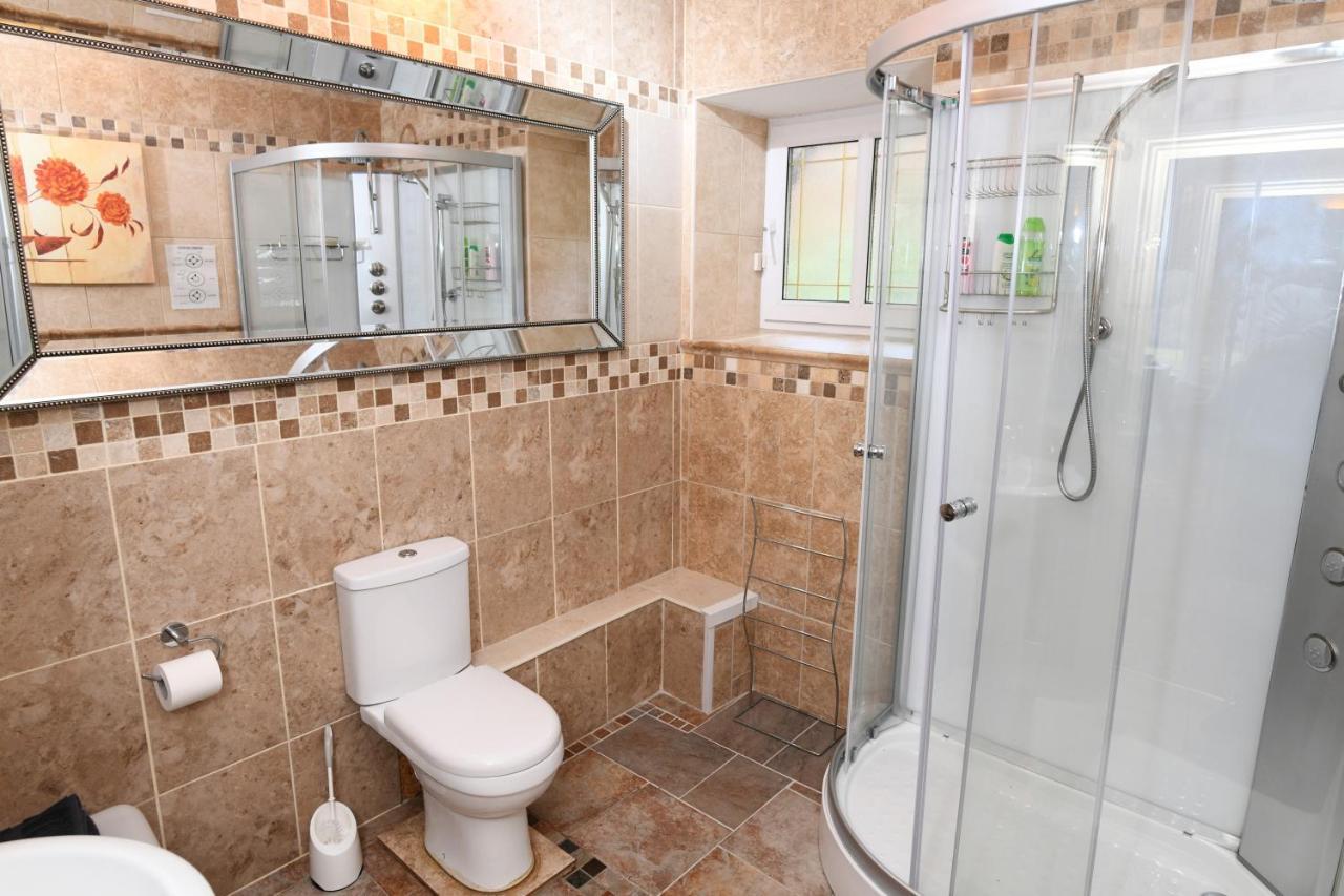 Luxury Suite In Quiet Countryside Location Swansea Buitenkant foto